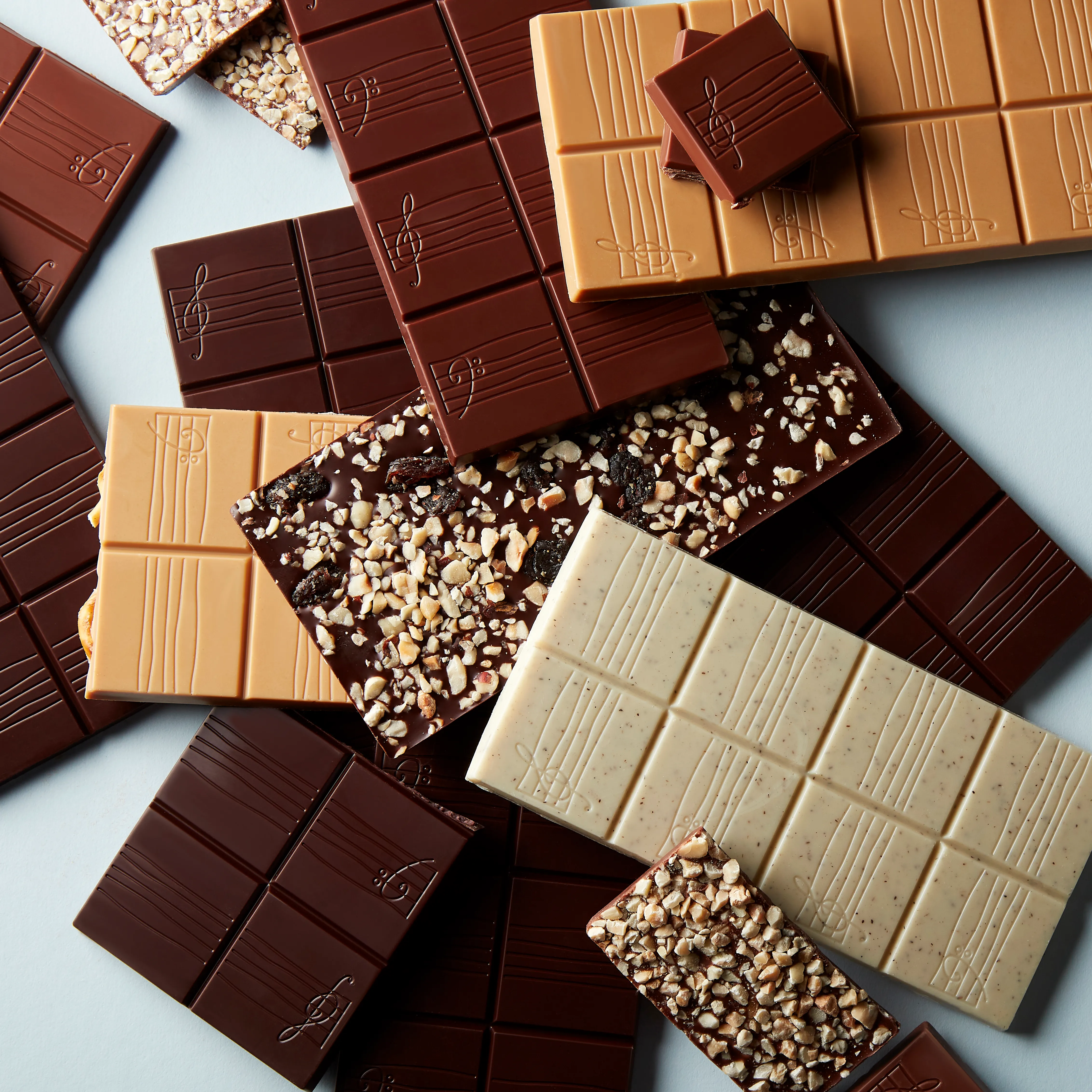 Dark Chocolate Fruit & Nut Bar, 80g 8 Dark Chocolate Fruit & Nut Bar, 80g