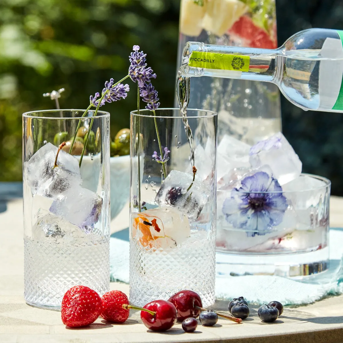 Fortnum's Amalthea Dry Gin, 50cl 3 Fortnum's Amalthea Dry Gin, 50cl