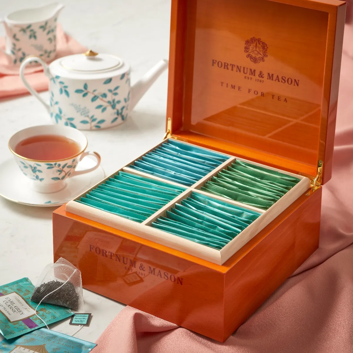 Fortnum's Famous & Classic World Wooden Restaurant Box, 60 Silky Teabags