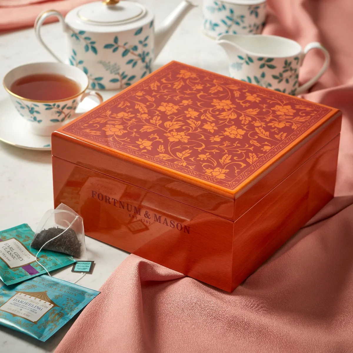 Fortnum's Famous & Classic World Wooden Restaurant Box, 60 Silky Teabags