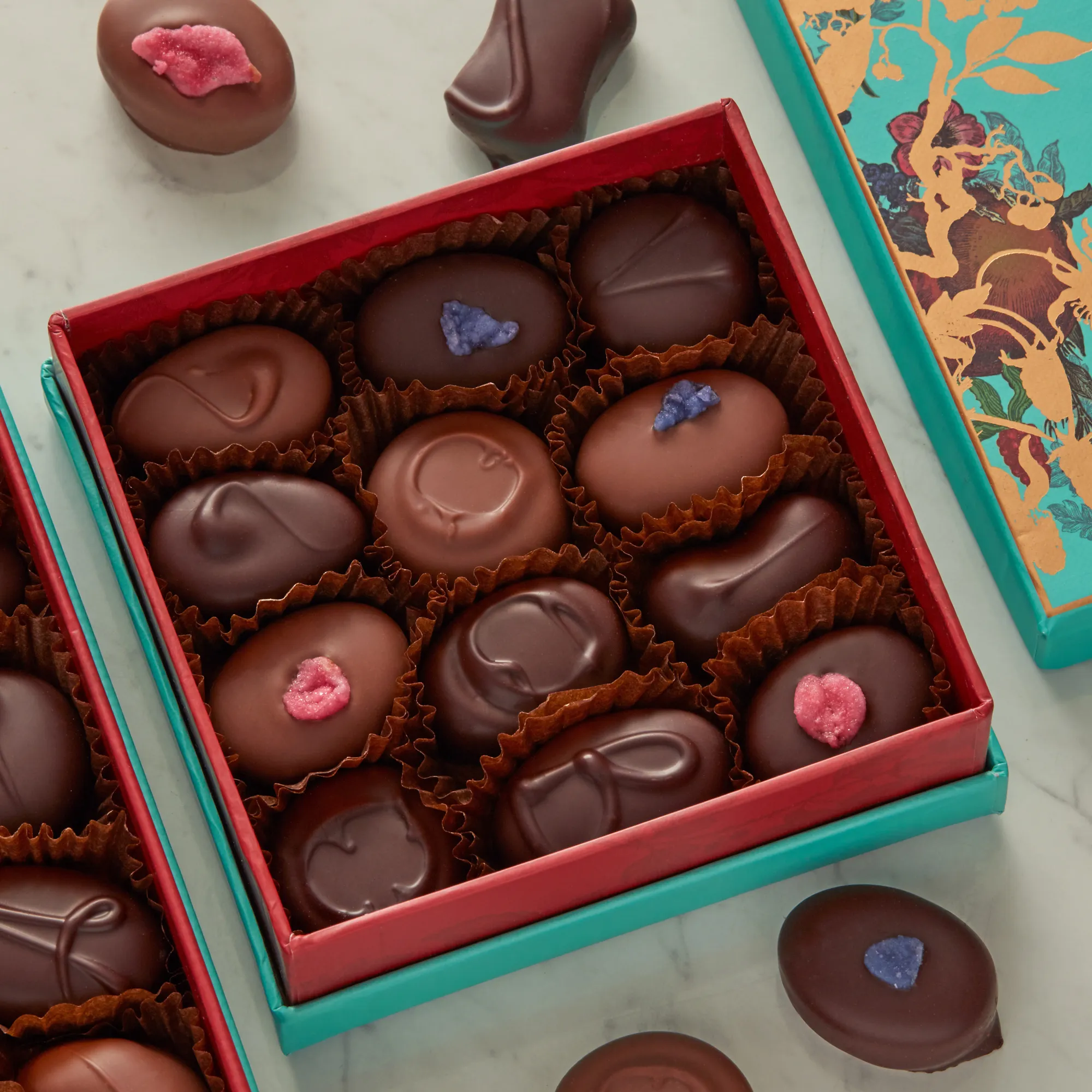 Milk & Dark Chocolate Cream Selection, 130g