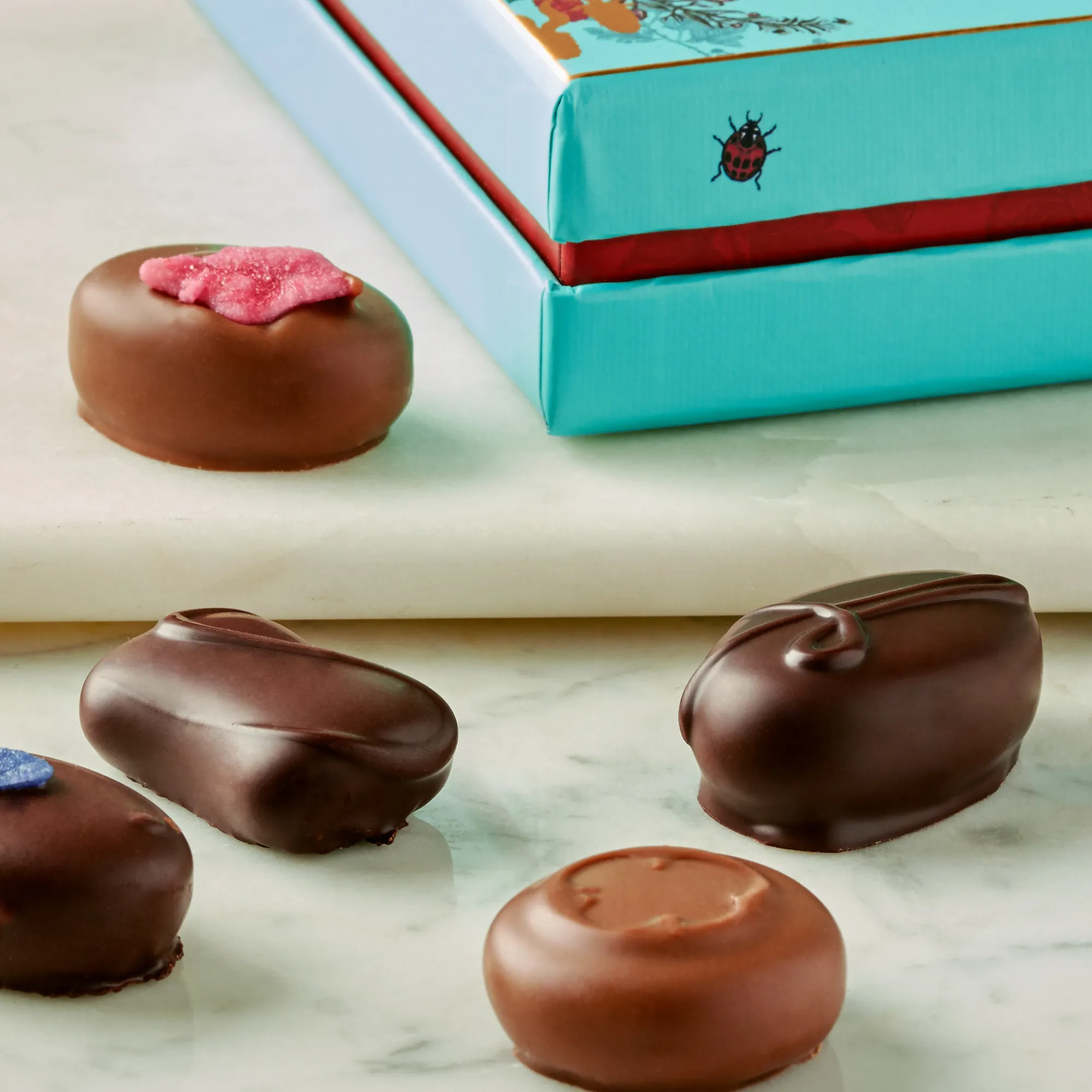 Milk & Dark Chocolate Cream Selection, 130g