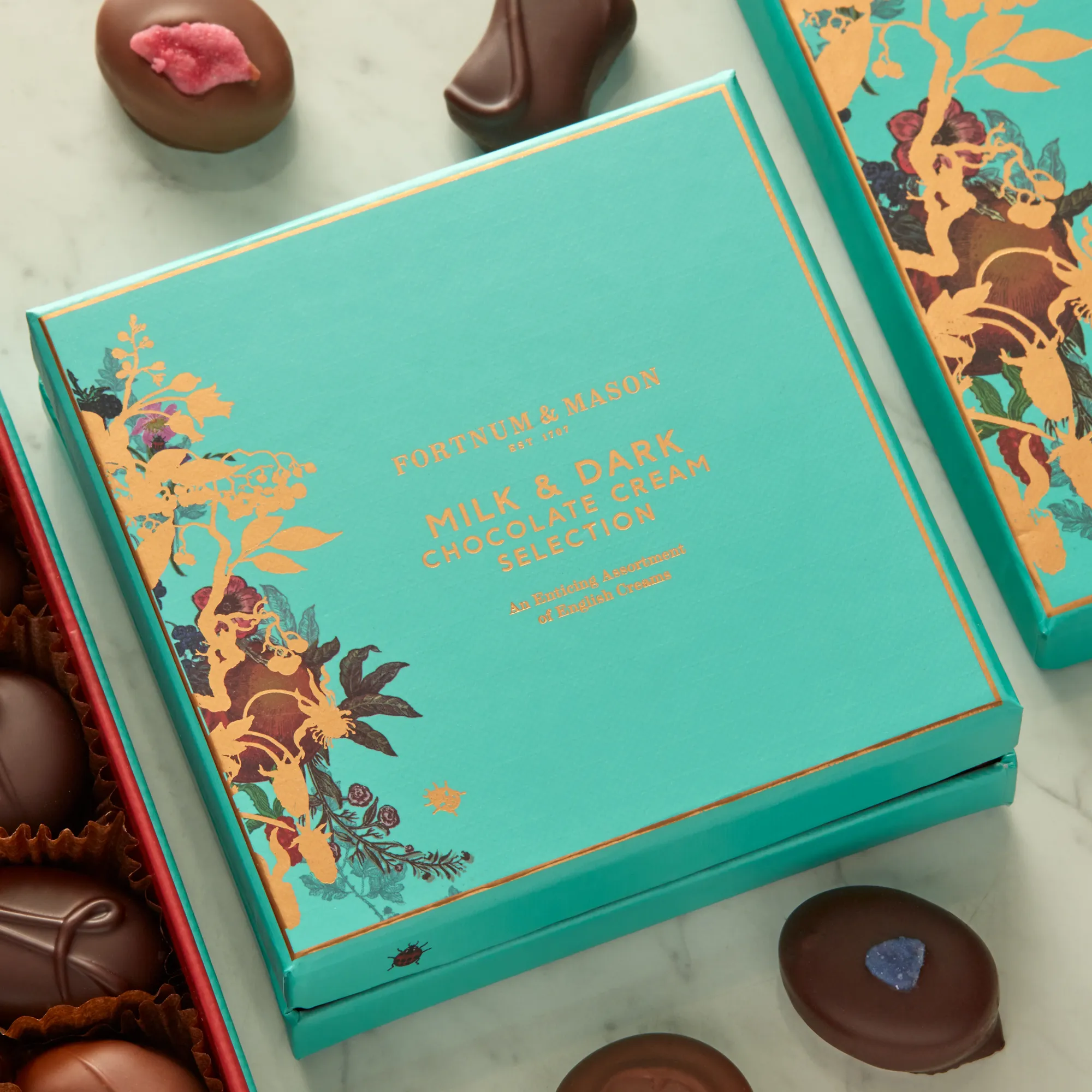 Milk & Dark Chocolate Cream Selection, 130g 3 Milk & Dark Chocolate Cream Selection, 130g