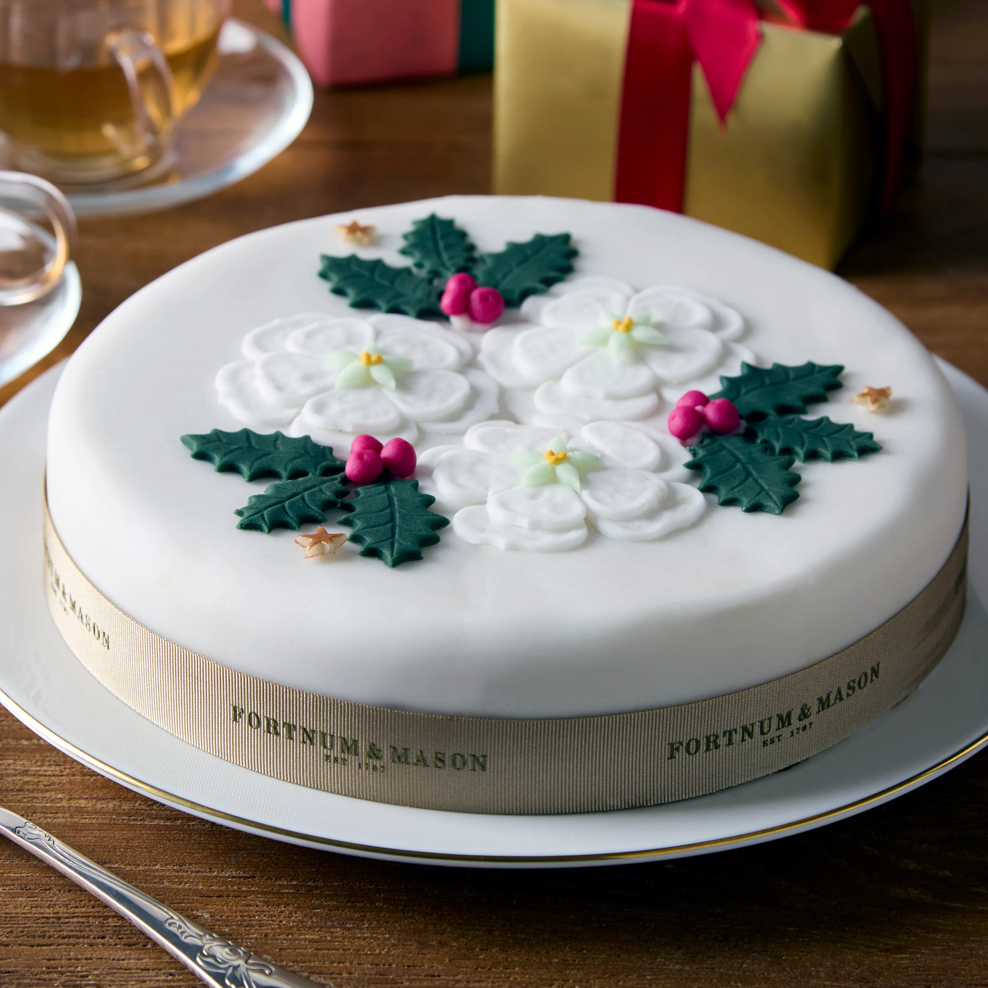 Iced Christmas Cake with Flower & Holly Decoration, 1.8kg