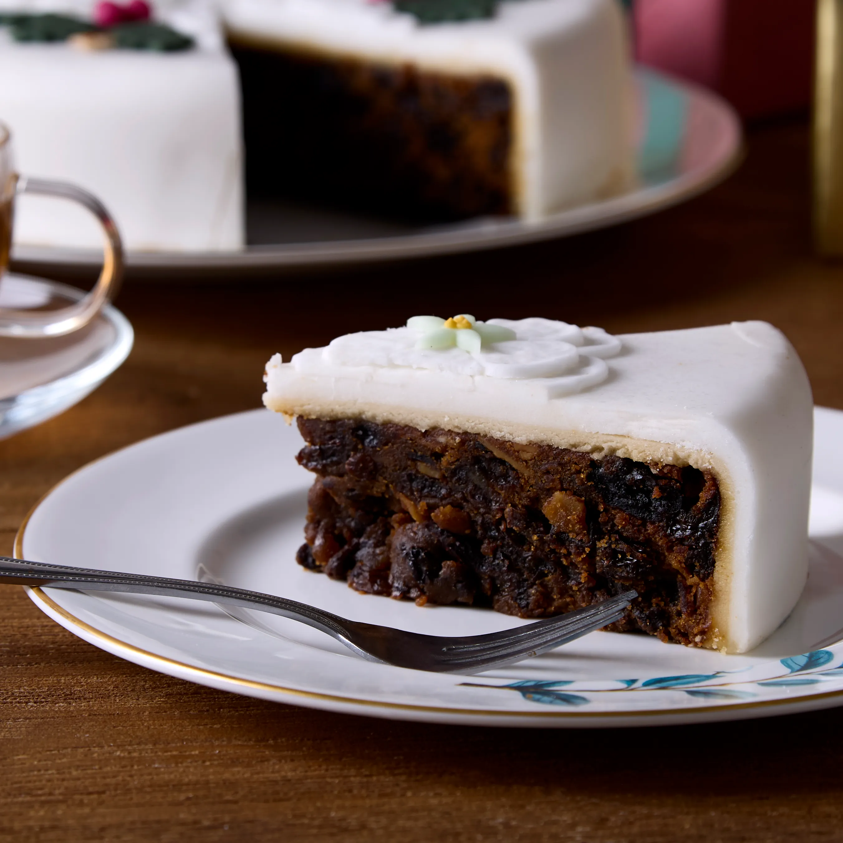 Iced Christmas Cake with Flower & Holly Decoration, 1.8kg