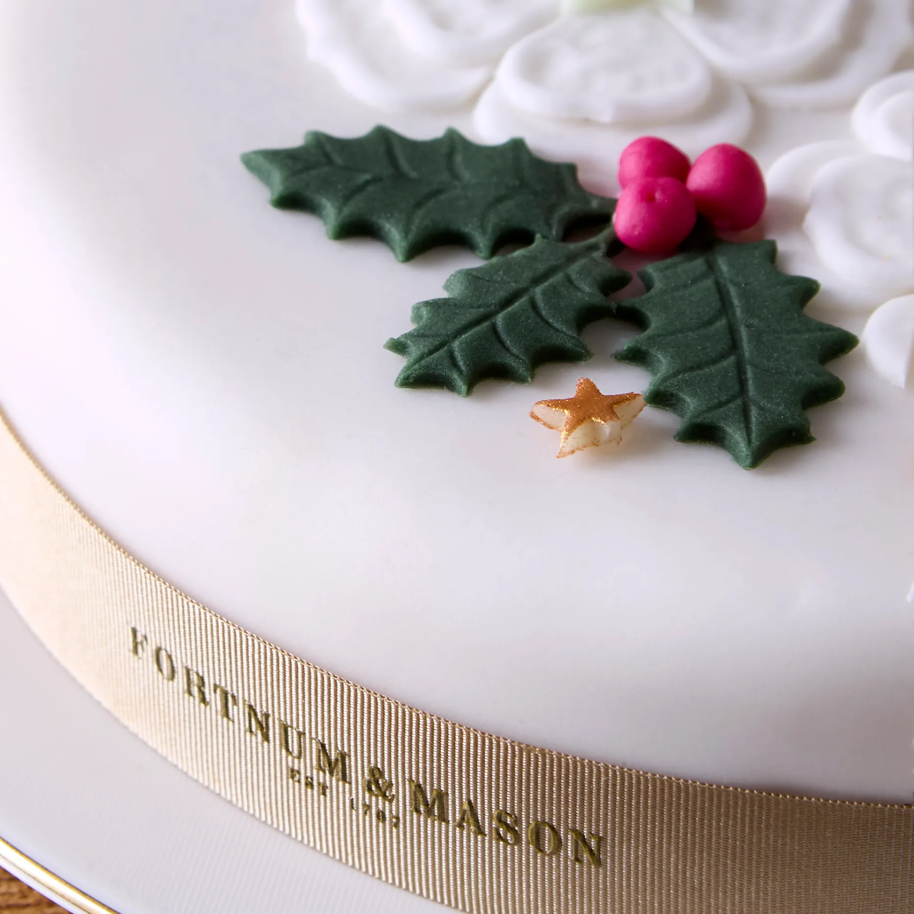 Iced Christmas Cake with Flower & Holly Decoration, 1.8kg 3 Iced Christmas Cake with Flower & Holly Decoration, 1.8kg