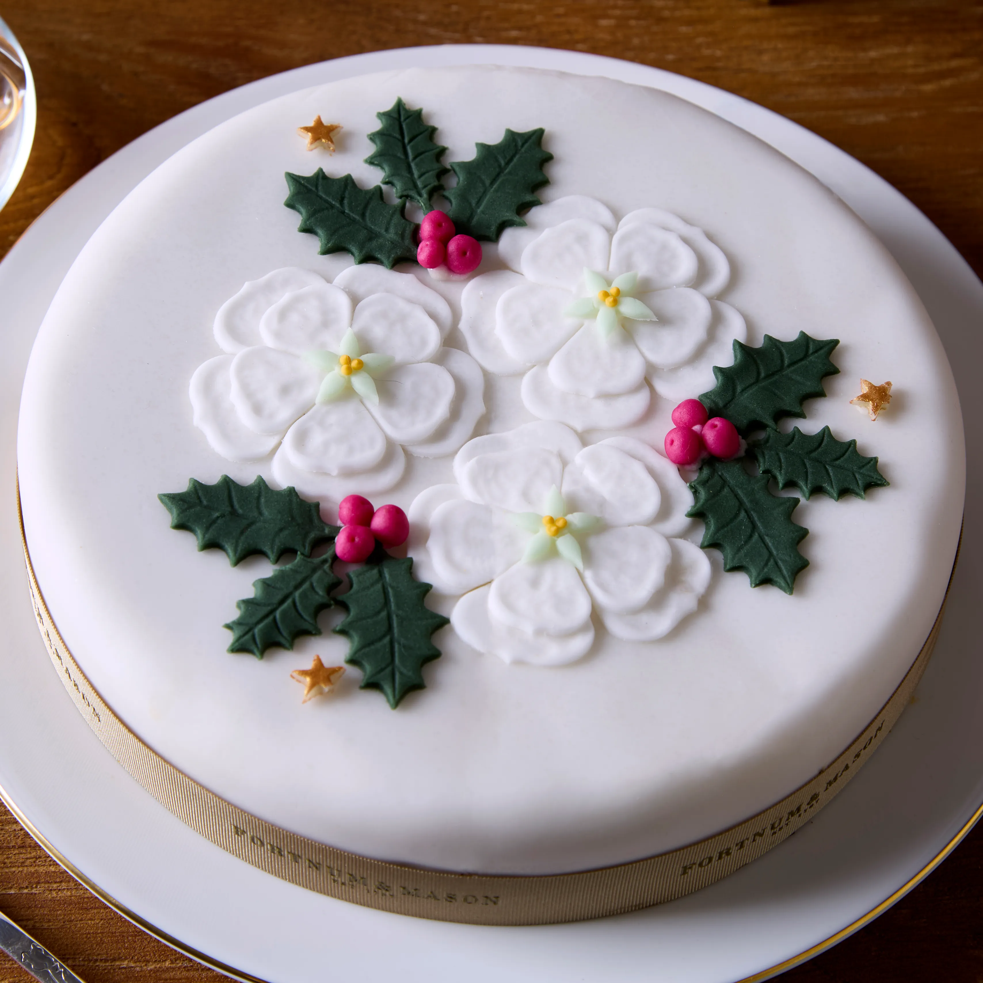 Iced Christmas Cake with Flower & Holly Decoration, 1.8kg 5 Iced Christmas Cake with Flower & Holly Decoration, 1.8kg