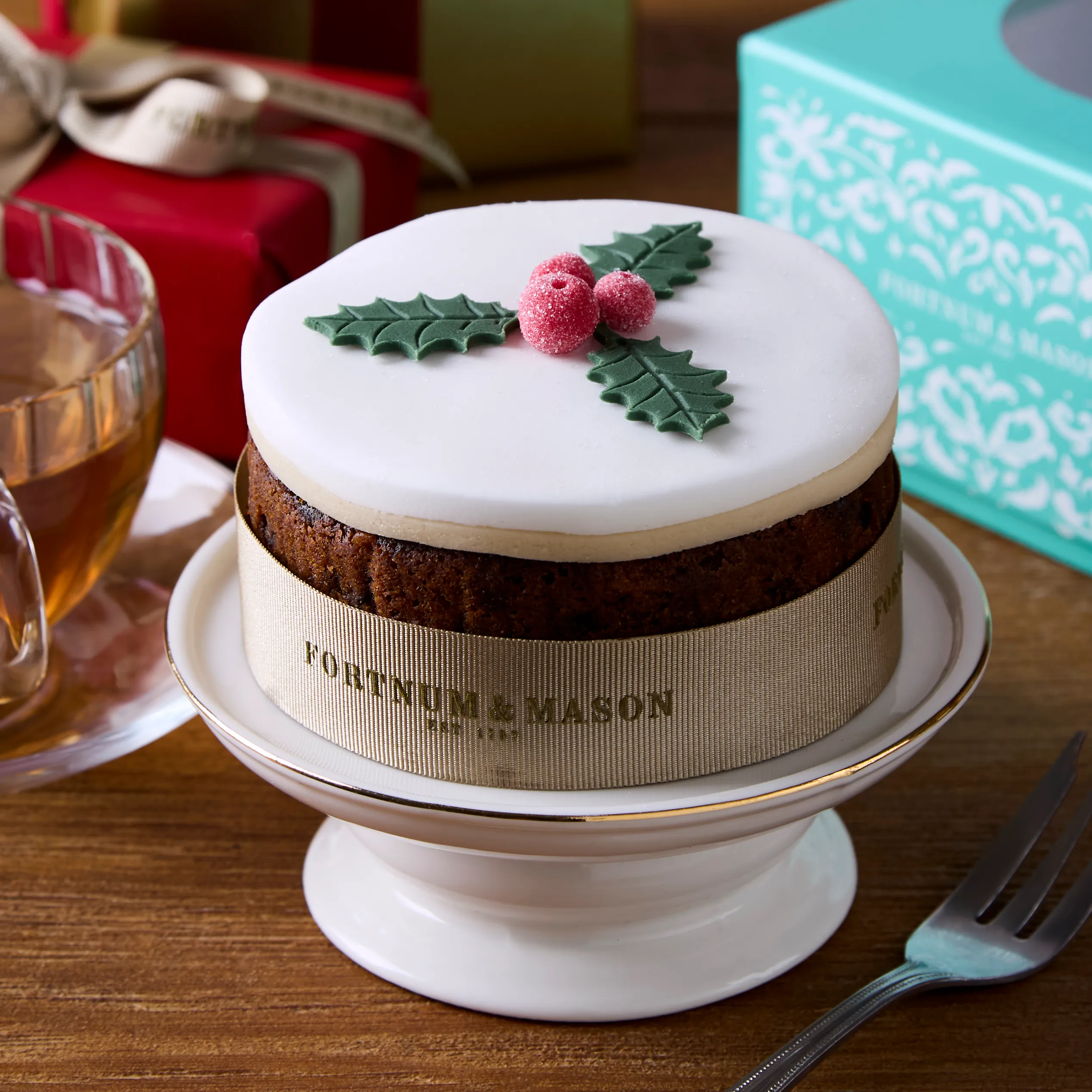 Iced Christmas Cake with Holly Decoration, 365g