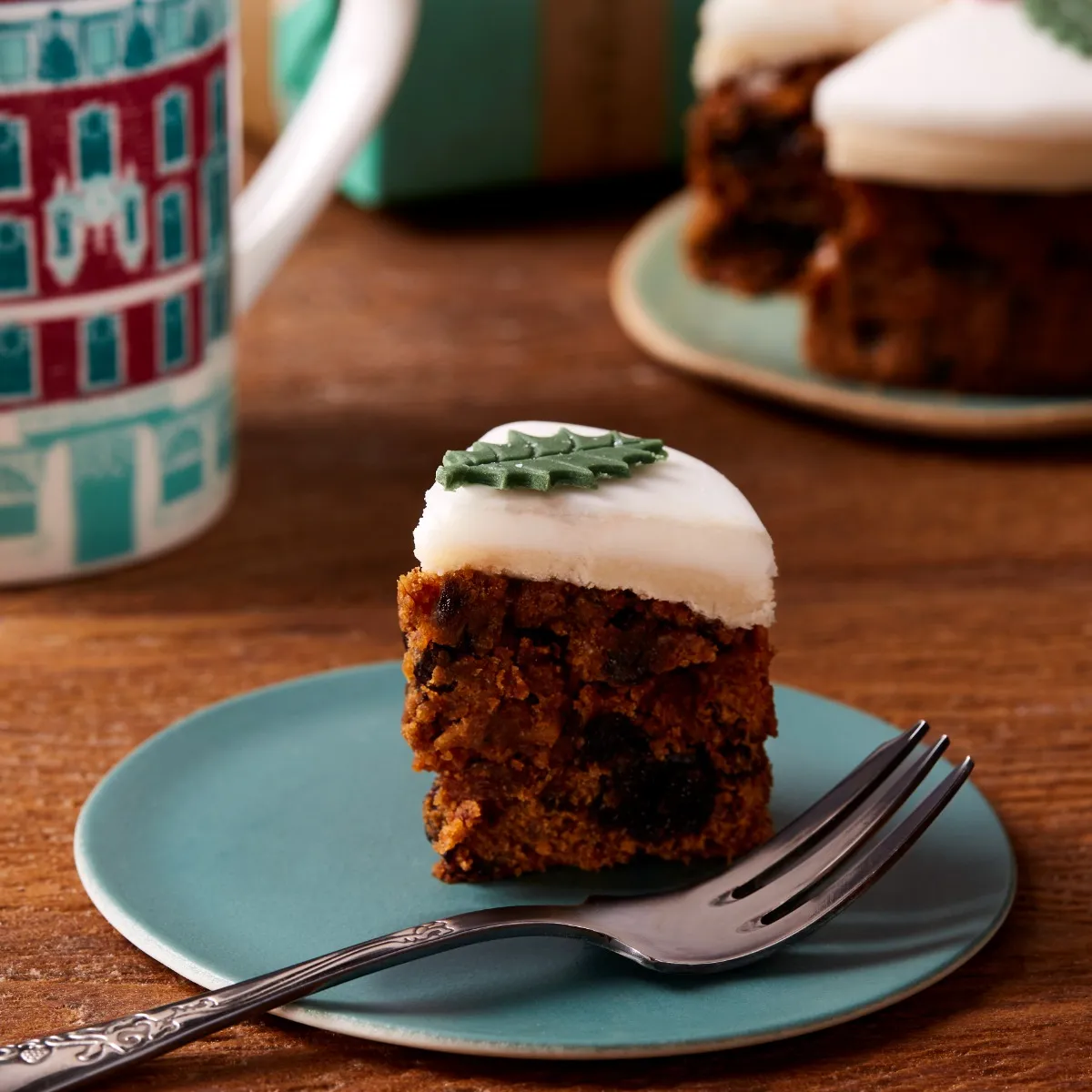 Iced Christmas Cake with Holly Decoration, 365g