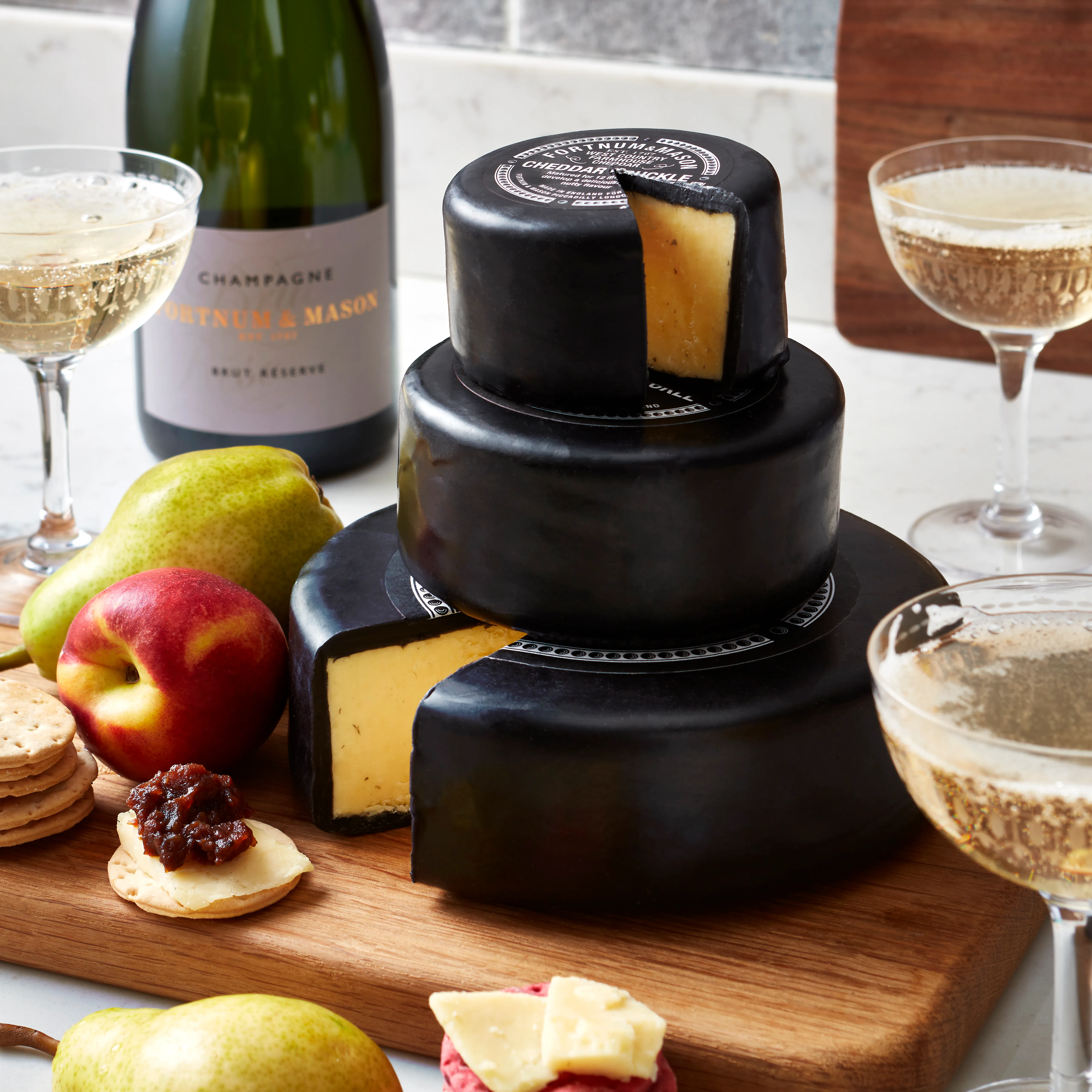 Waxed Cheddar Truckle, 400g 4 Waxed Cheddar Truckle, 400g