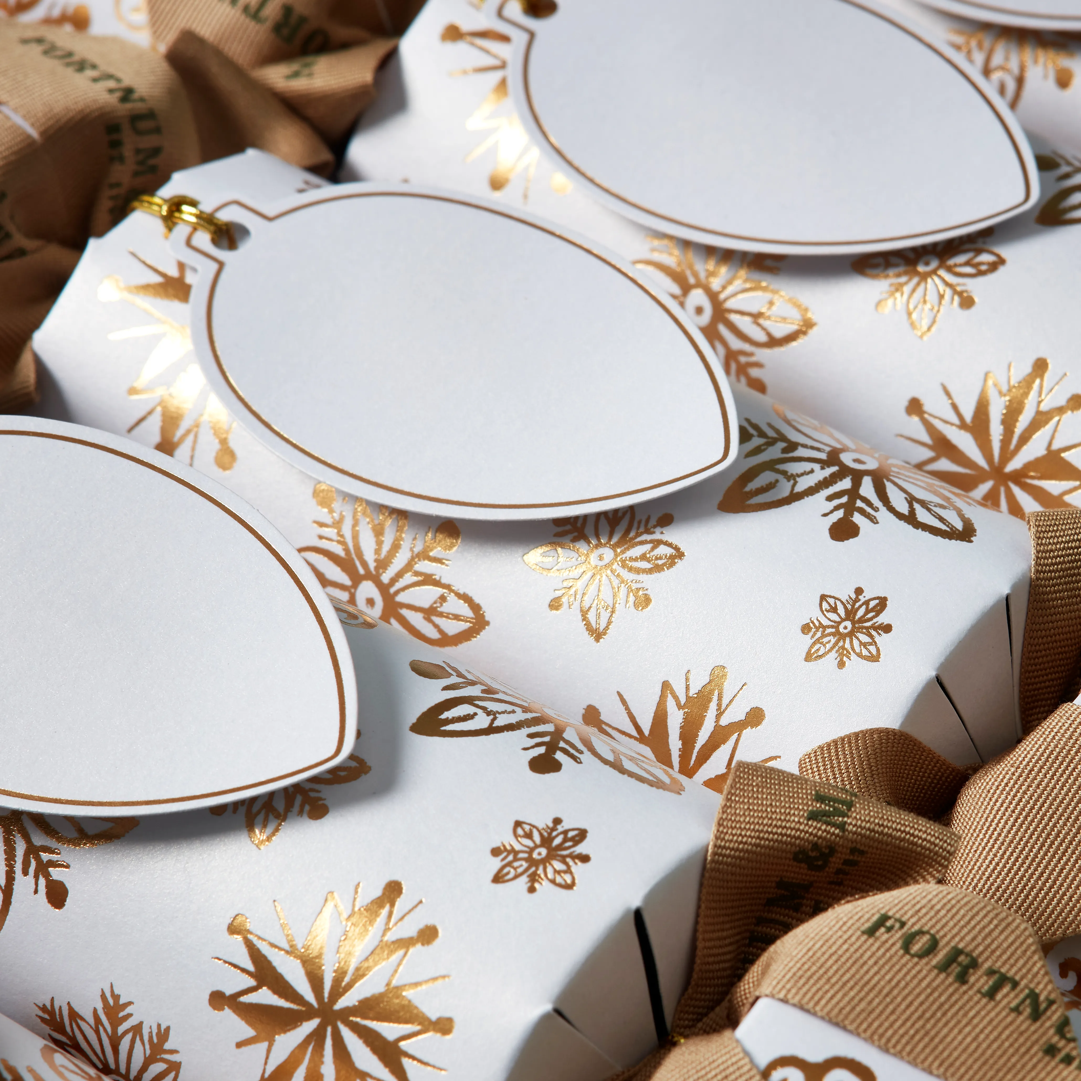 White Christmas Crackers 4 White Christmas Crackers