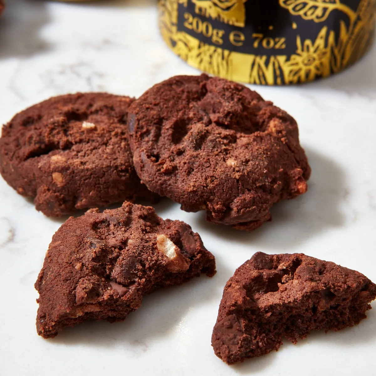 Dark Chocolate Macadamia Nut Biscuits, 200g 4 Dark Chocolate Macadamia Nut Biscuits, 200g